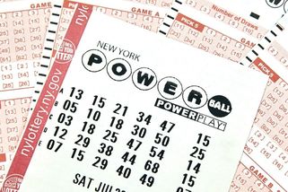 Támhle je koš, řekla loterijní společnost sázejícímu. Tiket osm miliard nevyhrál, zveřejněná čísla byla chybná - Novinky