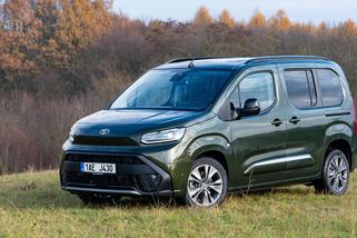 Obrovský kufr, až sedm míst a úsporný diesel: Svůj rodinný ideál teď Toyota prodává se slevou, ušetříte desetitisíce - Garáž.cz