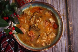 Poctivá slovenská kapustnica je voňavá a hustá tak, že v ní stojí lžíce: Zahřeje i zasytí a skvěle se hodí i pro sváteční večer