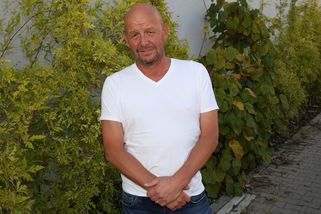 Herec Pavel Nečas měl mít autonehodu. Dle svědků se choval arogantně a motal se - Super.cz