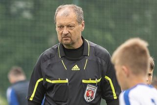 Kladno žije příběhem statečného sudího. V hořícím bytě hledal sousedku, se zlomeninami řídil zápas - Sport.cz
