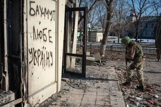 Šílená taktika Wagnerovců u Bachmutu, zase posílají živé vlny, výsledek sledoval dron a spočítal mrtvé - Pravda24