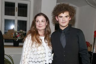 Syn Martiny Preissové je jako tátův dvojník. Matouš studuje výtvarné umění, má také zlato v hrdle - Médium.cz