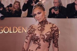 Proč je vždycky nahá? Jennifer Lopez se vysmívá hejtrům. Tenhle "obleček" už na pódiu ani nemusela mít