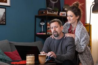 Vlasta | Dnes v Ulici: Petr je až po uši v maléru. Magda ho vábí do postele, on je duchem jinde