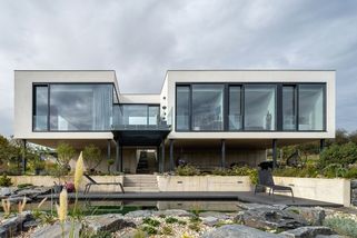 Dům na sloupech si spokojeně levituje nad zahradou a nabízí úžasné výhledy - Novinky