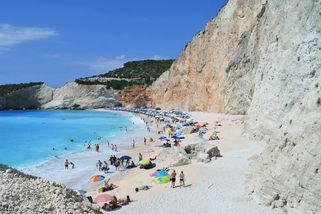 Lefkada bez trajektu a drahých letenek: Našli jsme řecký ostrov, který barvou vody válcuje i Karibik