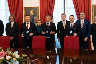 Vláda za měsíc u moci nabídla skandály, chaos a boj sama se sebou - Médium.cz