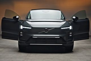 Volvo EX60 naživo: našlapaná švédská zbraň na němce