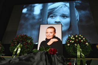 Foto: Začalo poslední rozloučení s Brejchovou, věnec poslal i prezident - Seznam Zprávy