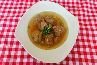 Kuřecí vývar s játrovými knedlíčky: Přesně takhle má chutnat správná kuchyně | Zdraví na talíři