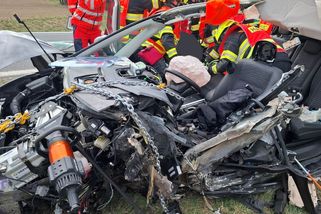 Přejela do protisměru a srazila se s autobusem. Řidička osobáku je po havárii na Olomoucku v kritickém stavu - Novinky