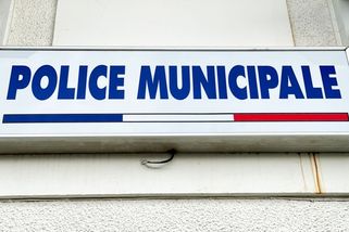 Francouzský senior dostává denně desítky výzev k zaplacení pokuty. Hackeři mu ukradli e-identitu - Novinky