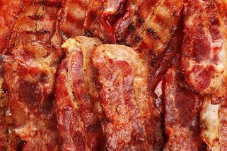 Růžová smrt na pánvi: Proč by mohla mít nejchutnější část anglické snídaně nálepku jako marlborka