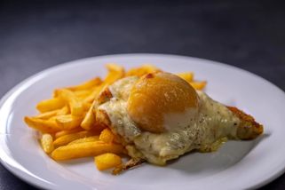 Kvíz: Pamatujete si ještě, co se jedlo za socialismu? Tento kvíz vás vrátí do školní jídelny i na návštěvu k babičce - EnergoZrouti.cz