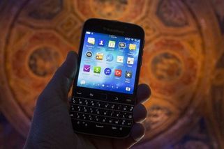Z těchto telefonů si kvůli vypnutí serverů BlackBerry nezavoláte - Novinky