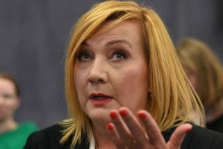 Schillerová na Stanjurovi nenechala nit suchou: Chybí miliardy, hrozí přerušení klíčových staveb