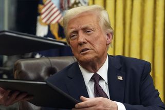 Trump podepsal vysoká cla na Kanadu, Mexiko a Čínu - Novinky