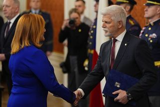 Pavel nehodlá zdržovat podpis rozpočtu, uvedla Schillerová. Bavili se o výdajích na obranu - Novinky