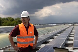 Největší developer skladů a hal v Česku pokryje střechy fotovoltaikou - Seznam Zprávy