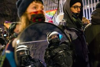 Polka musí přivést na svět zdeformované dítě, které po porodu zemře. Tak rozhodla vláda - Novinky