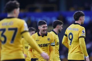 "Kalamita Krejčí." Na Čecha se v Anglii valí kritika, jeho spoluhráč terčem agrese