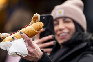FOTO: Kelímek jahod za 290 korun. Na pražských vánočních trzích si připlatíte - Novinky