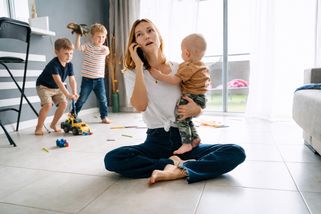 ŽENA-IN - Na pokraji sil jsem požádala matku o pomoc. Namísto hlídání vnoučat mi dala přednášku, jak je naše generace neschopná, svěřuje se Hana