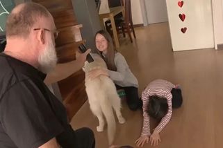 Šťastný nový rok! Sice je už únor, ale Pepa slaví znovu a děti se mu u toho klaní