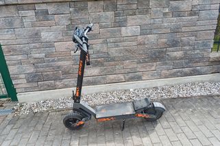 Policisté v Rokycanech zastavili muže bez řidičáku jedoucího na elektrokoloběžce