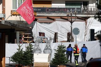Tragický požár ve Švýcarsku měl způsobit číšník s prskavkou či hosté s římskými svícemi - Novinky
