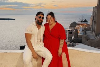 Influencerku cupují kvůli vzhledu vedle svalnatého manžela