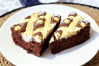 Hrnková peřina s tvarohem a kakaem, kterou u nás doma milujeme všichni bez rozdílu! Taky se vám sbíhají sliny už při pohledu na fotku?