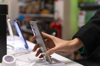 Nejoblíbenější mobil roku pod 10 000 Kč: Na první místo se dostala značka, které se odborníci ještě loni smáli - EnergoZrouti.cz