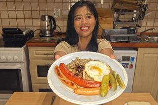 Čočka s párkem cizinku úplně dostala | Filipínka ochutnává Česko