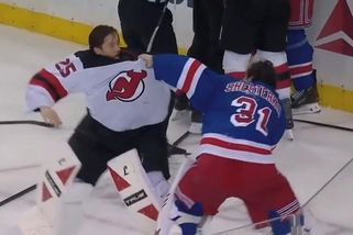 NHL | Tři bitky gólmanů během deseti týdnů. V New Yorku se oháněla pěstmi ruská superstar - Sport.cz