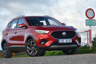 Ojeté SUV MG ZS není žádná laciná čínská tragédie. Díky jednoduché technice by navíc zlobit nemělo - Garáž.cz