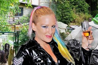 Rebelka Regina (45) z VyVolených: Přežívá v zarostlé zahradě v podivném přístřešku – eXtra.cz