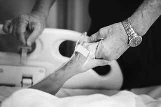 „Viděla jsem to na vlastní oči.“ Sestra z hospice...