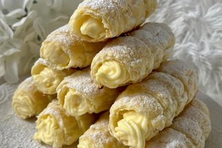 Vzpomínáte na kremrole z cukrárny? Tyhle chutnají ještě líp! Upekla jsem je pro návštěvu a nakonec jsem musela psát recept na papírky