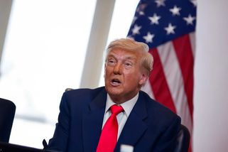 Referendum o Trumpovi se blíží a prezident čelí hrozbě impeachmentu, voliče popudil laxním přístupem k cenám ropy