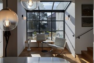 Myslíte, že výhled na zámek je hlavní trumf? Počkejte, až uvidíte interiér vily v Litomyšli