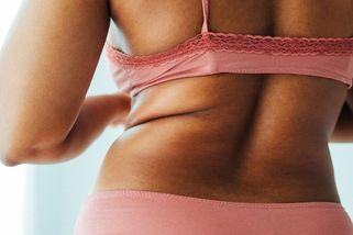 Odvaha vyjít ven s neoholeným podpaždím. Jak se oprostit od tlaku na krásu a užívat si svou jedinečnost