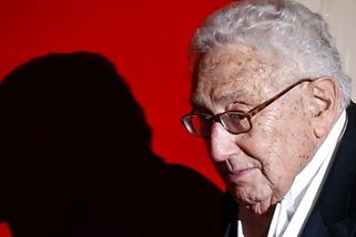 Kissinger vidí cestu k míru: Klid zbraní, ústup Rusů a nová referenda - Novinky