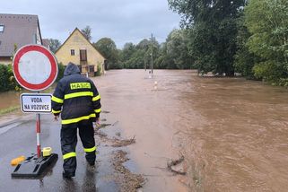 Ze 40 centimetrů více než tři metry. Otovice se vyrovnávají s řáděním říčky Stěnavy - Novinky