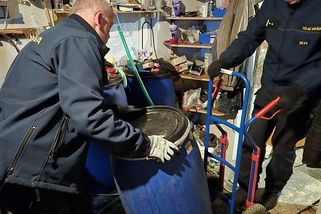 Nelegální pálenice kvetou. Černý trh je větší než oficiální, zuří destilatéři