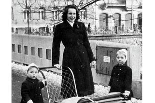 Rodině sebrali zámek. Maminka si nemohla vzít ani plenky a sunar - Paměť národa - Články na Seznamu