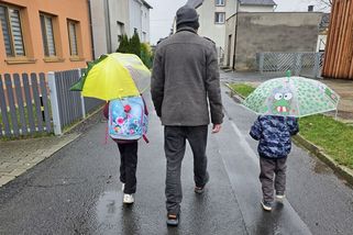 Příběhy tatínka. Vypravit děti do školky a školy a ve zdraví to přežít - Médium.cz