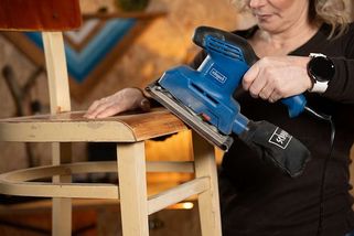 Renovace židle: Stačilo pár kroků a vznikl stylový němý sluha