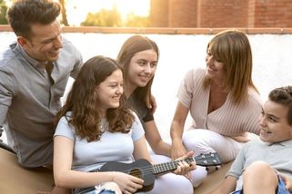 Máte děti mladší 15 let, ale starší 7 let? Od 1. 1. 2026 si připlatíte na zdravotním pojištění - Médium.cz